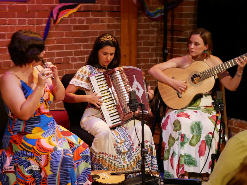 Weekly Concerts: Background image Choro Das 3